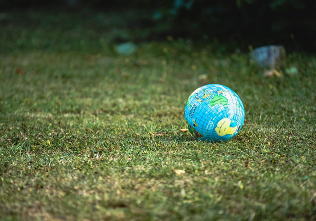 Come un’ombra dal futuro. Per un nuovo pensiero ecologico - Apoteca Natura